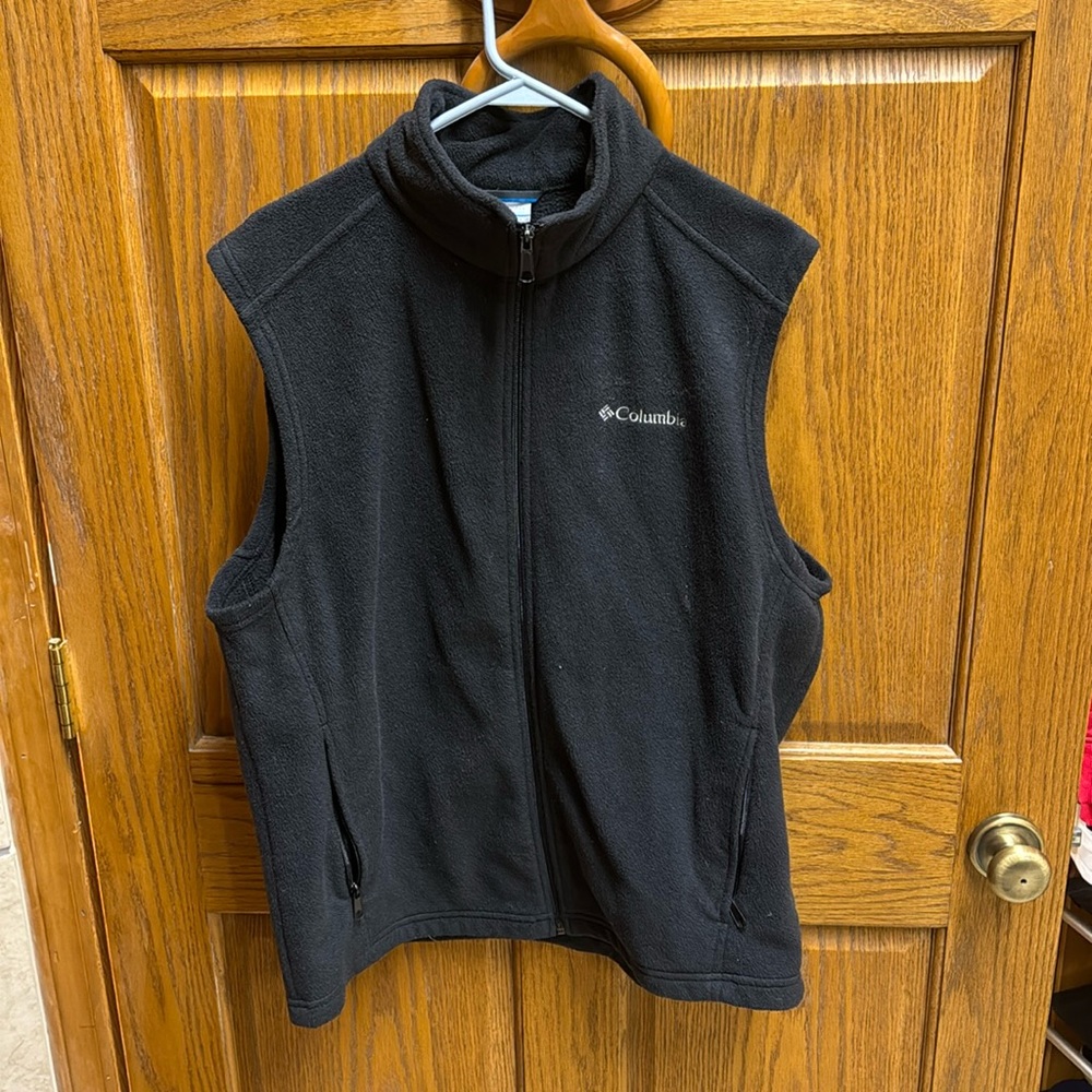 Men’s Columbia zip up vest